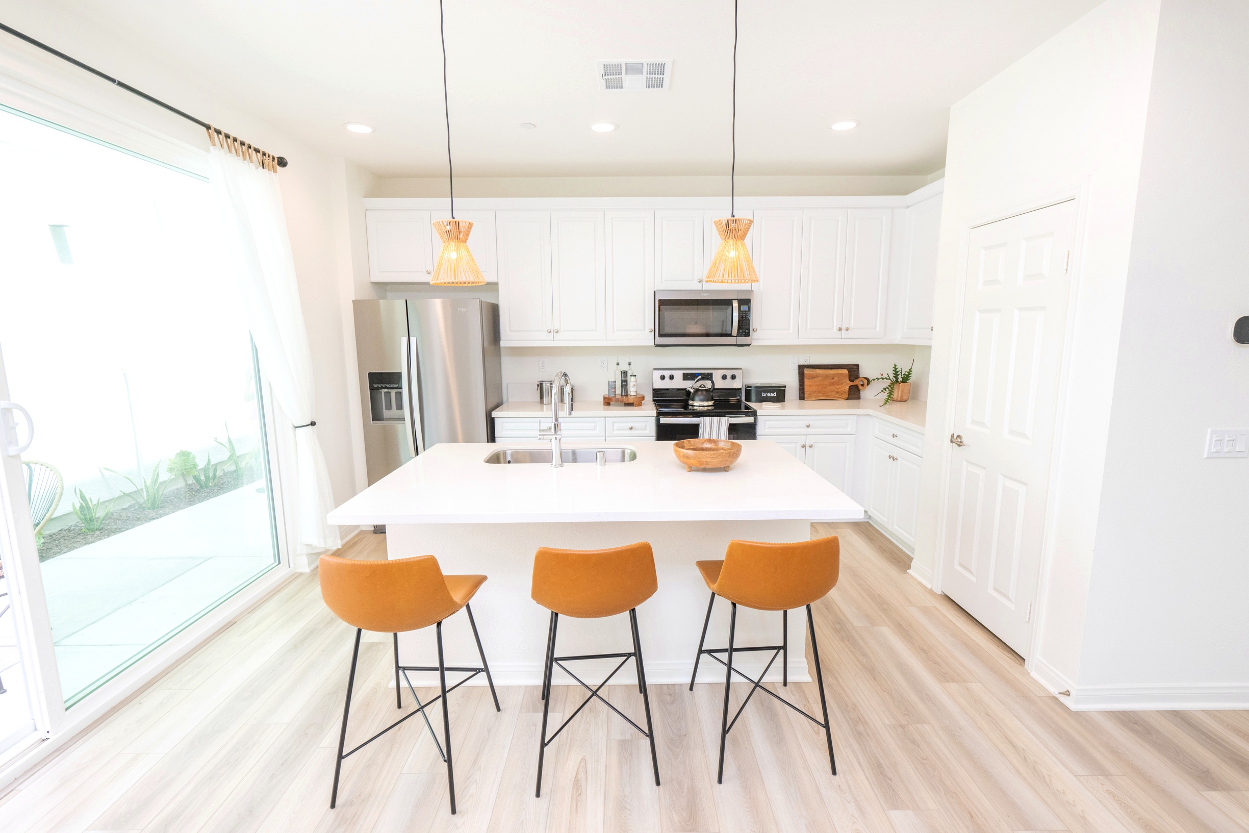 2615 Babaco St. — An island kitchen, ready to use.