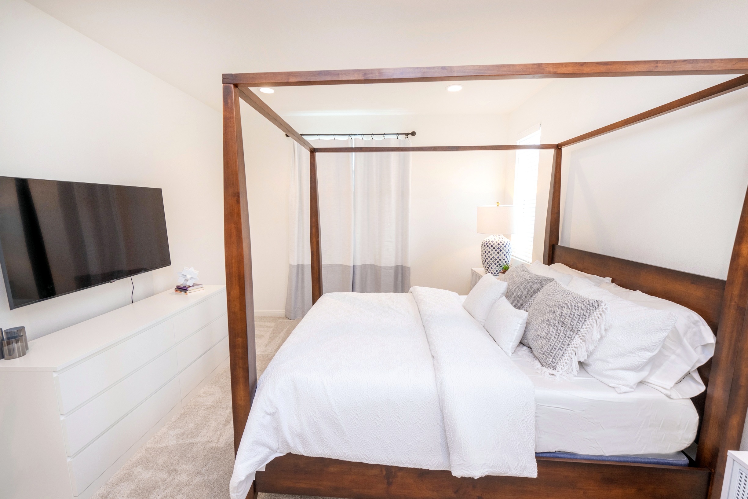2615 Babaco St. — A private retreat with a walk-in closet.
