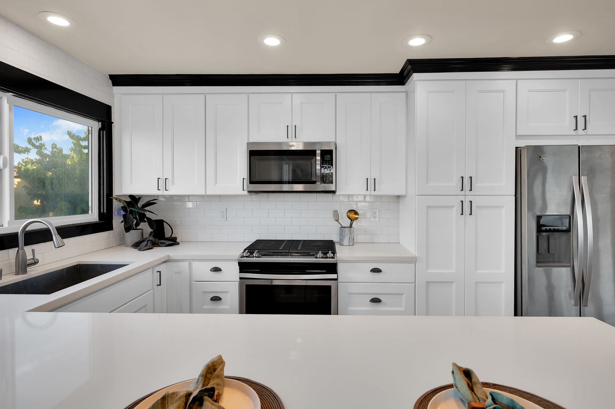 3235 Fenelon St. — An island built for a crowd.