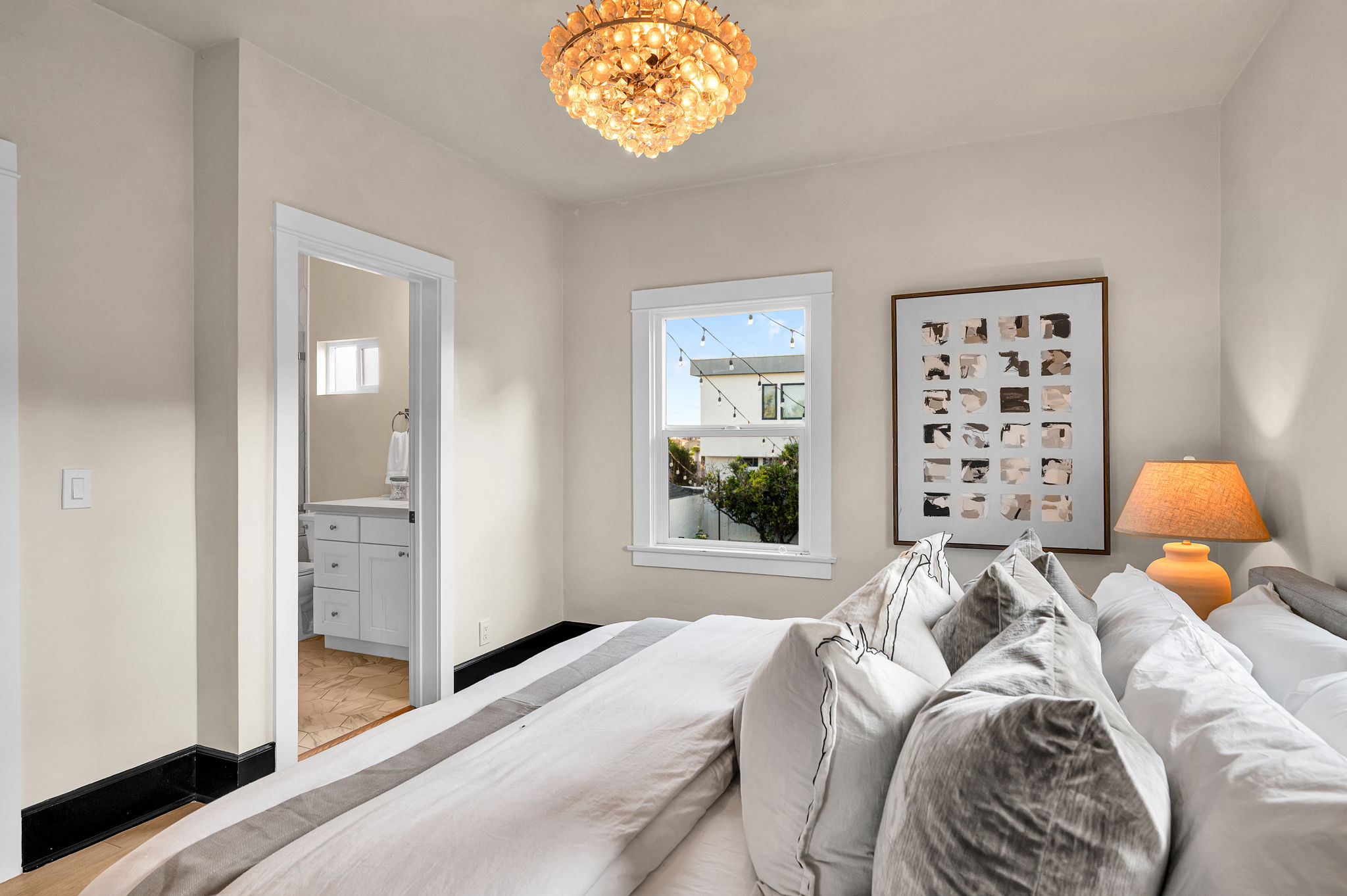3235 Fenelon St. — A retreat with its own bath.