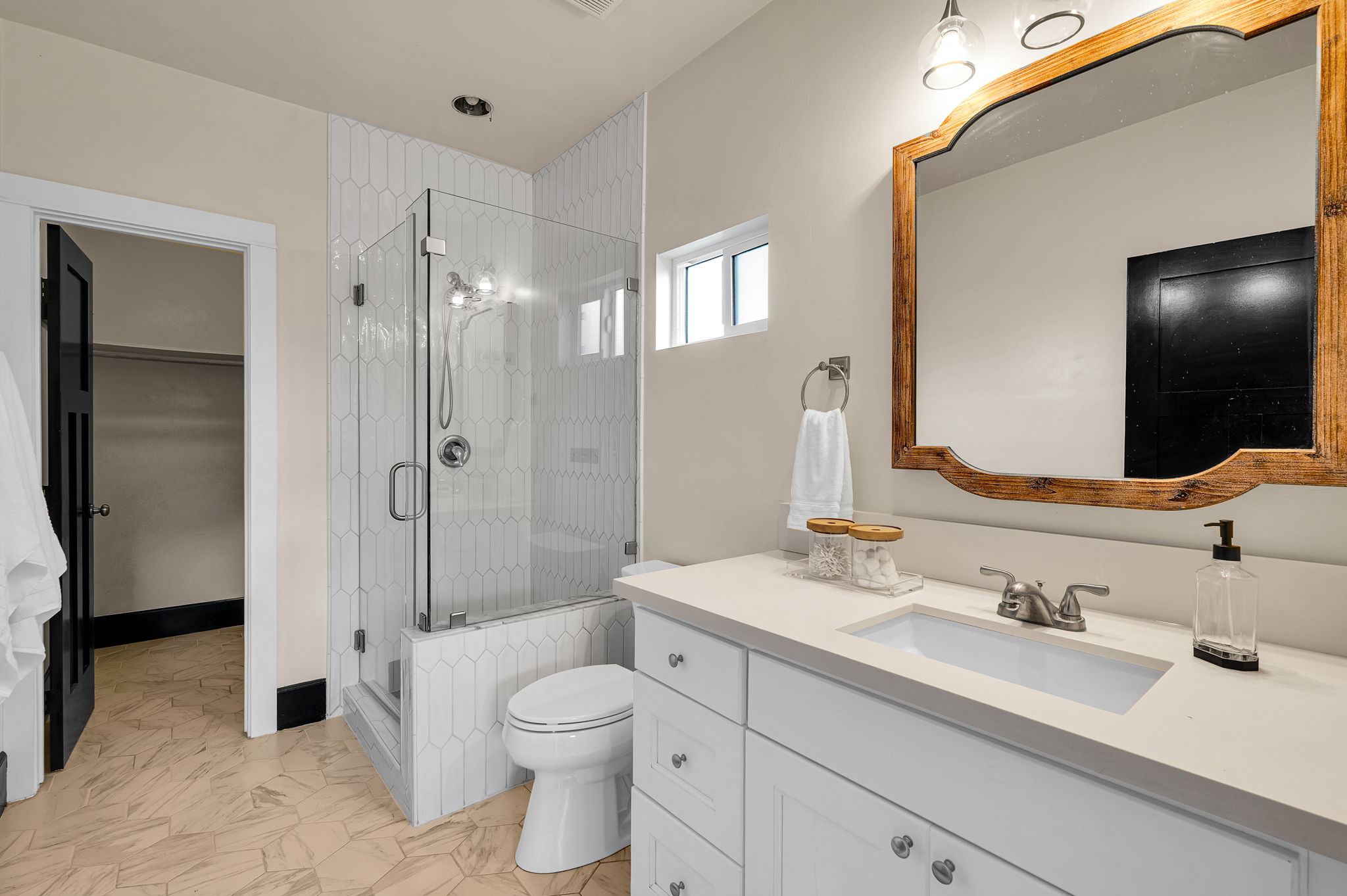 3235 Fenelon St. — A retreat with its own bath.