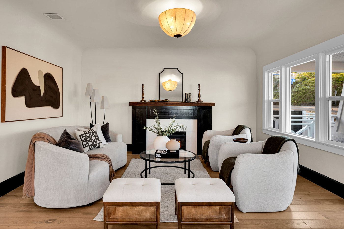 3235 Fenelon St. — living room