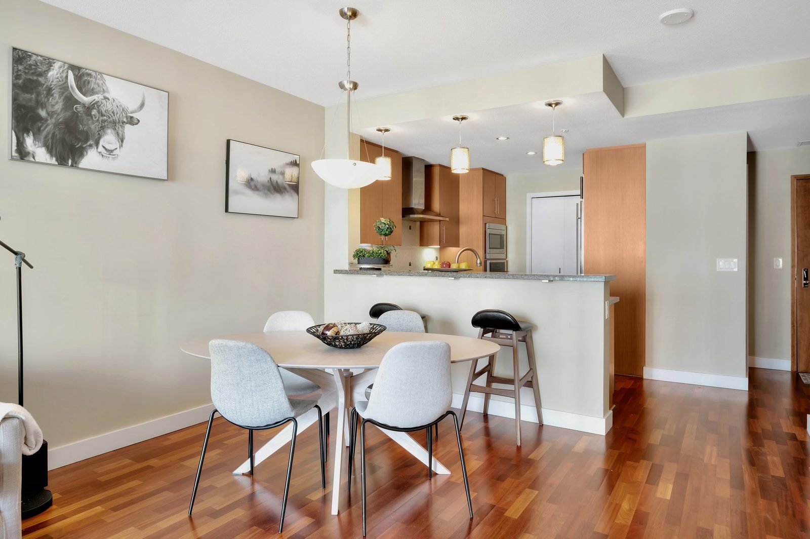 325 7th Ave., #808 — kitchen and dining area