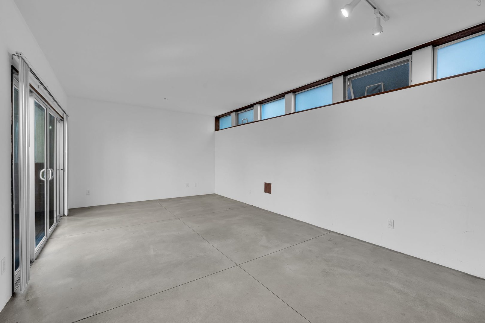 The Casita, Unit 303 &mdash; living room with clerestory windows