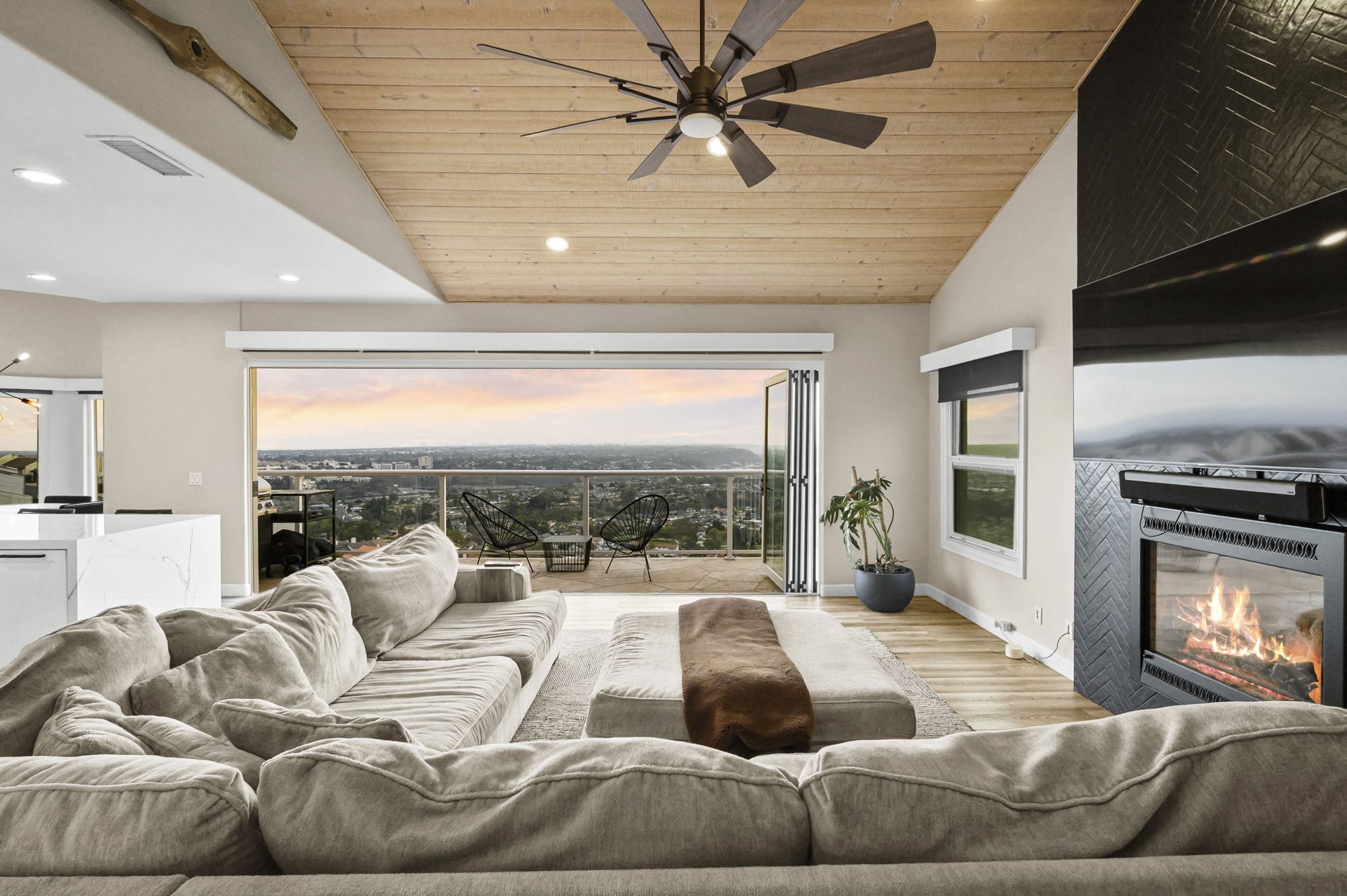 6206 Caminito Plata &mdash; Cathedral ceilings and a wall that opens to the view.