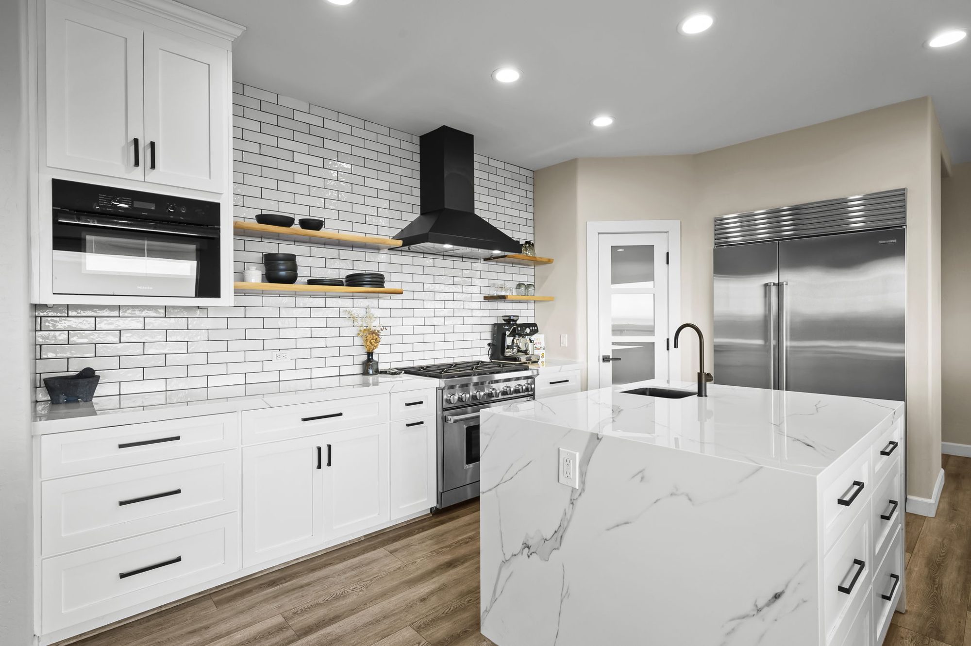 6206 Caminito Plata &mdash; Two islands, built for a crowd.