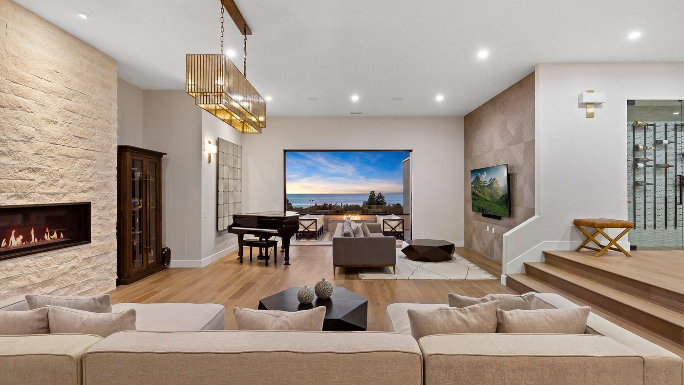 1631 Marisma Way, La Jolla, CA 92037