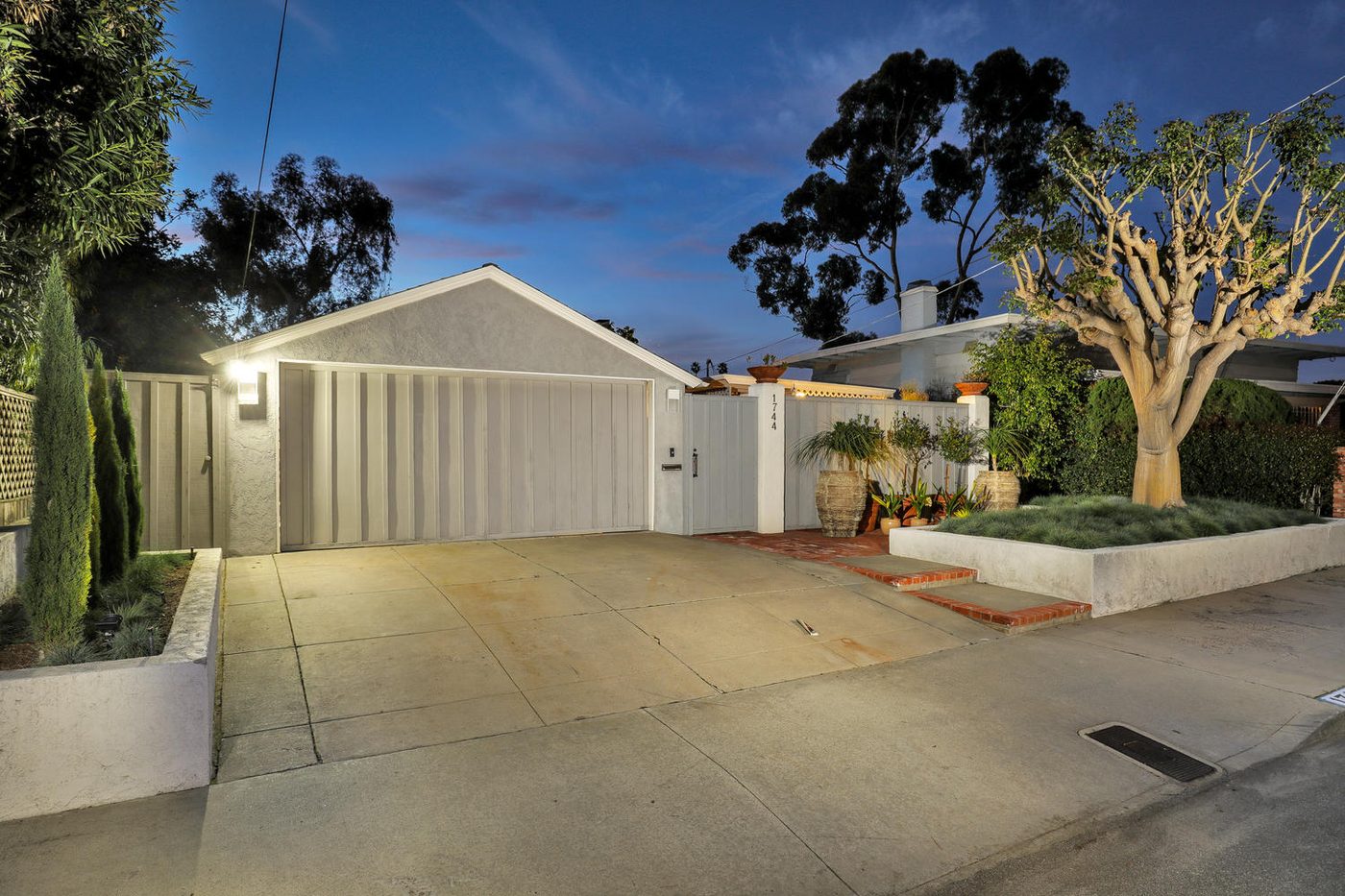 1744 Washington Pl, San Diego, CA 92103